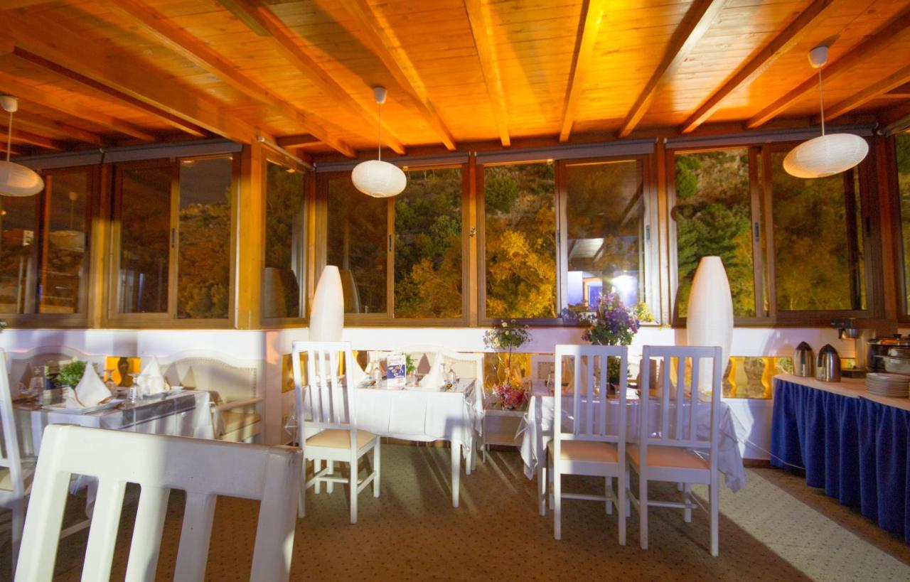 Hotel Tarek Чефчауен Екстериор снимка