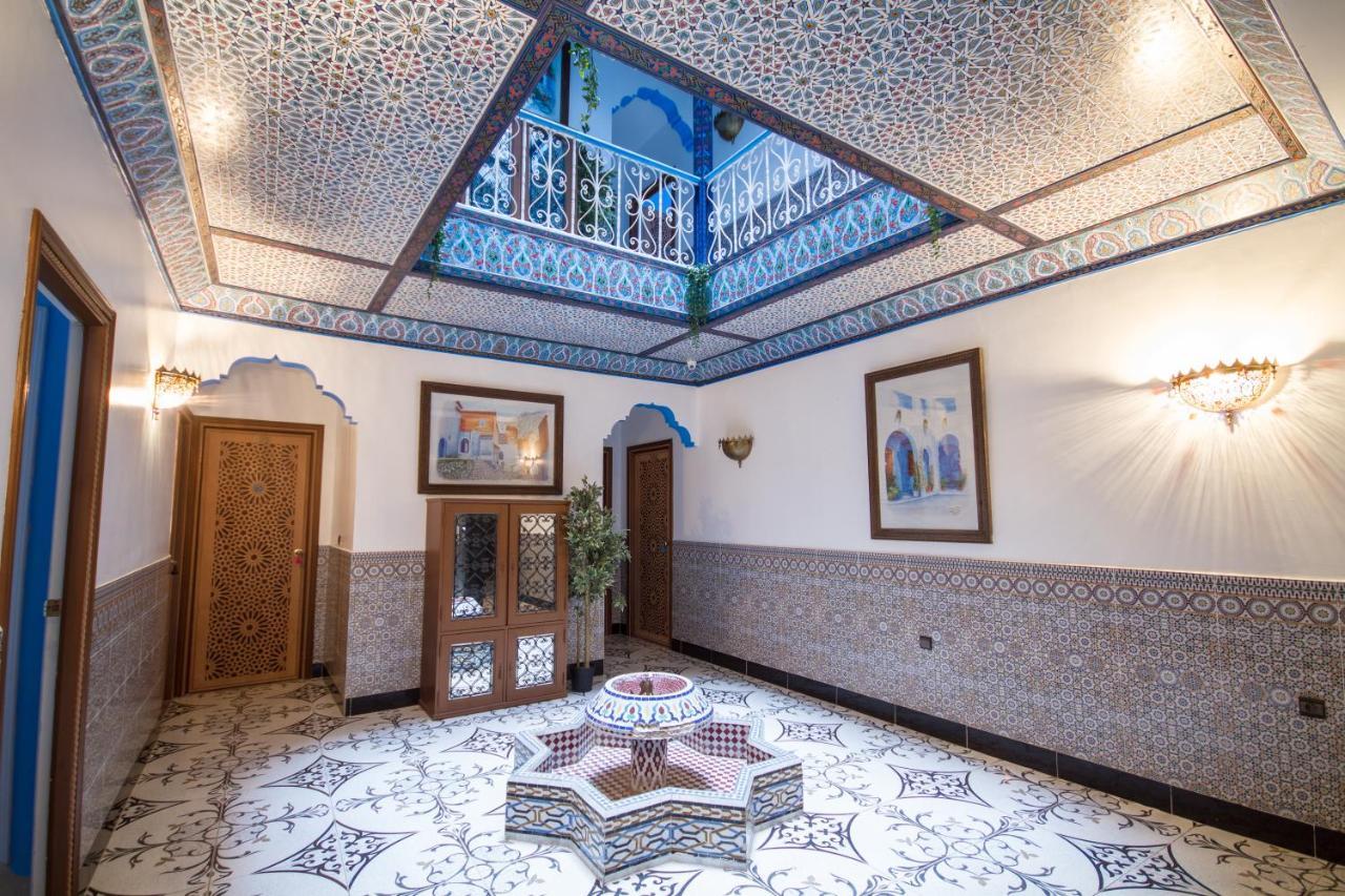 Hotel Tarek Чефчауен Екстериор снимка