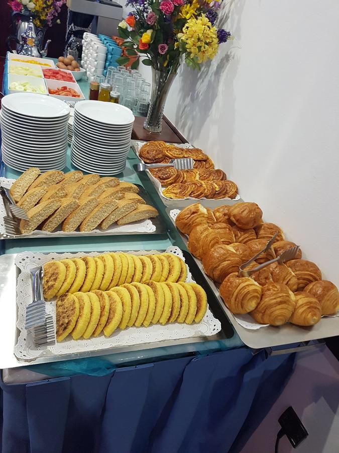 Hotel Tarek Чефчауен Екстериор снимка