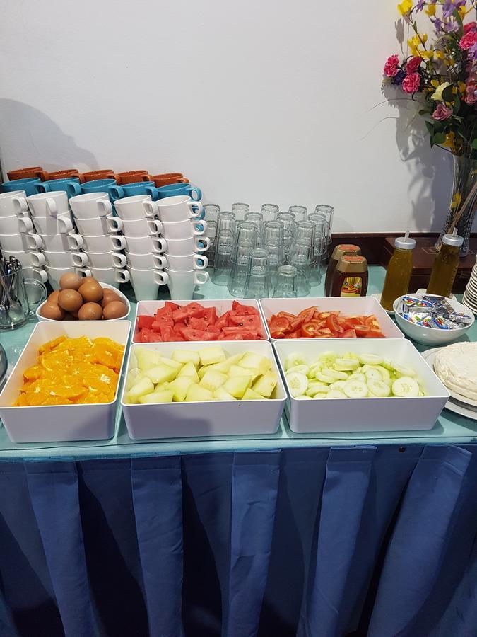 Hotel Tarek Чефчауен Екстериор снимка