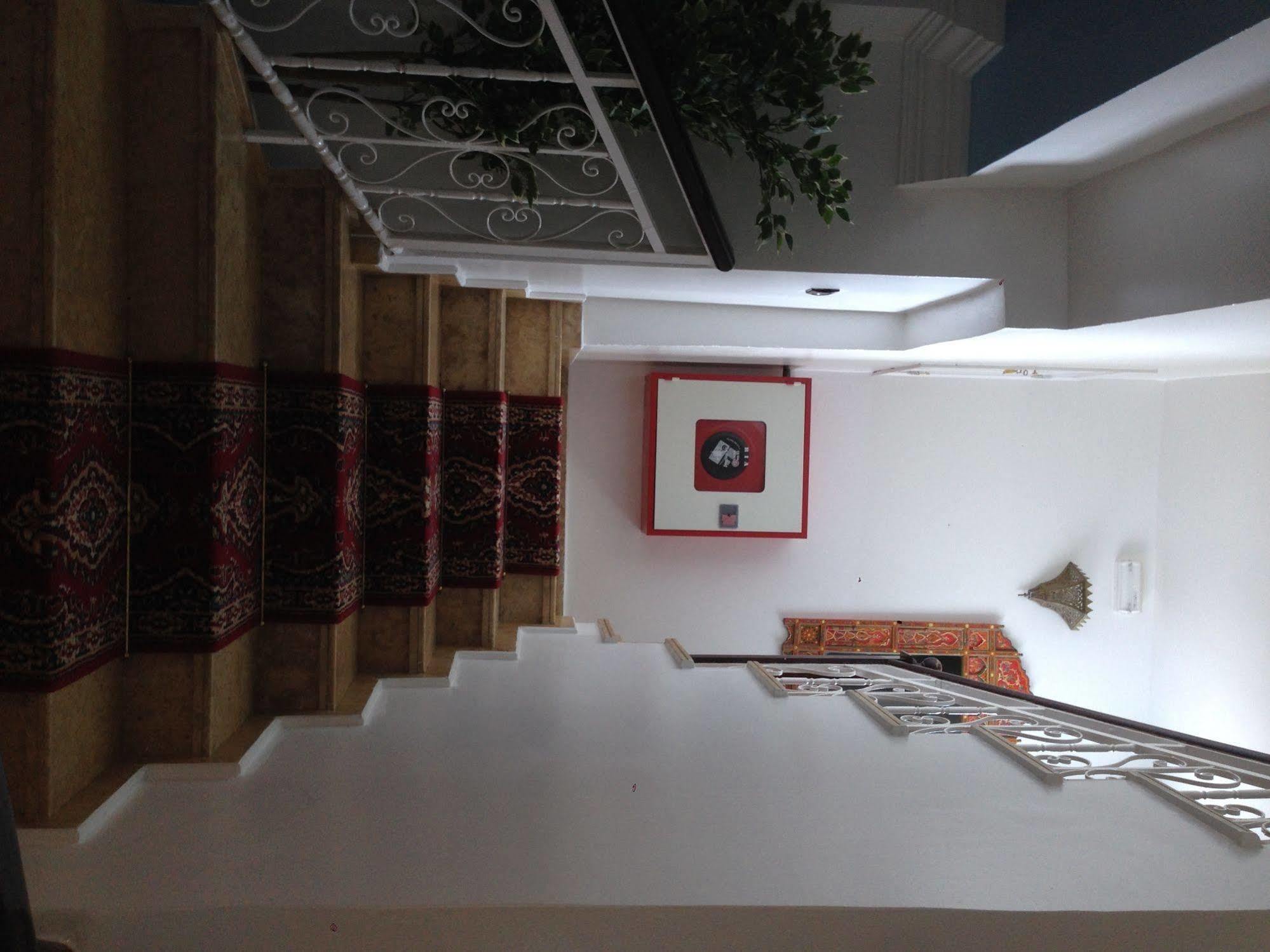 Hotel Tarek Чефчауен Екстериор снимка