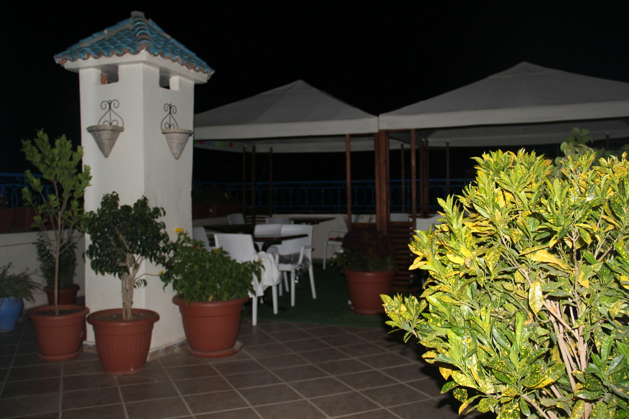 Hotel Tarek Чефчауен Екстериор снимка
