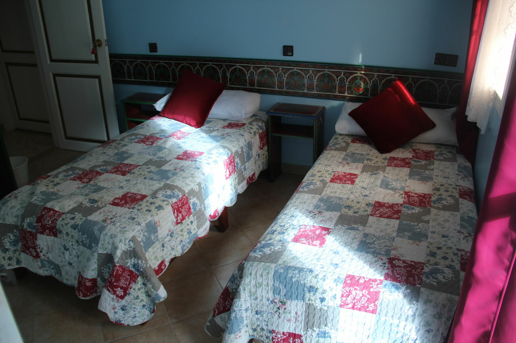 Hotel Tarek Чефчауен Екстериор снимка