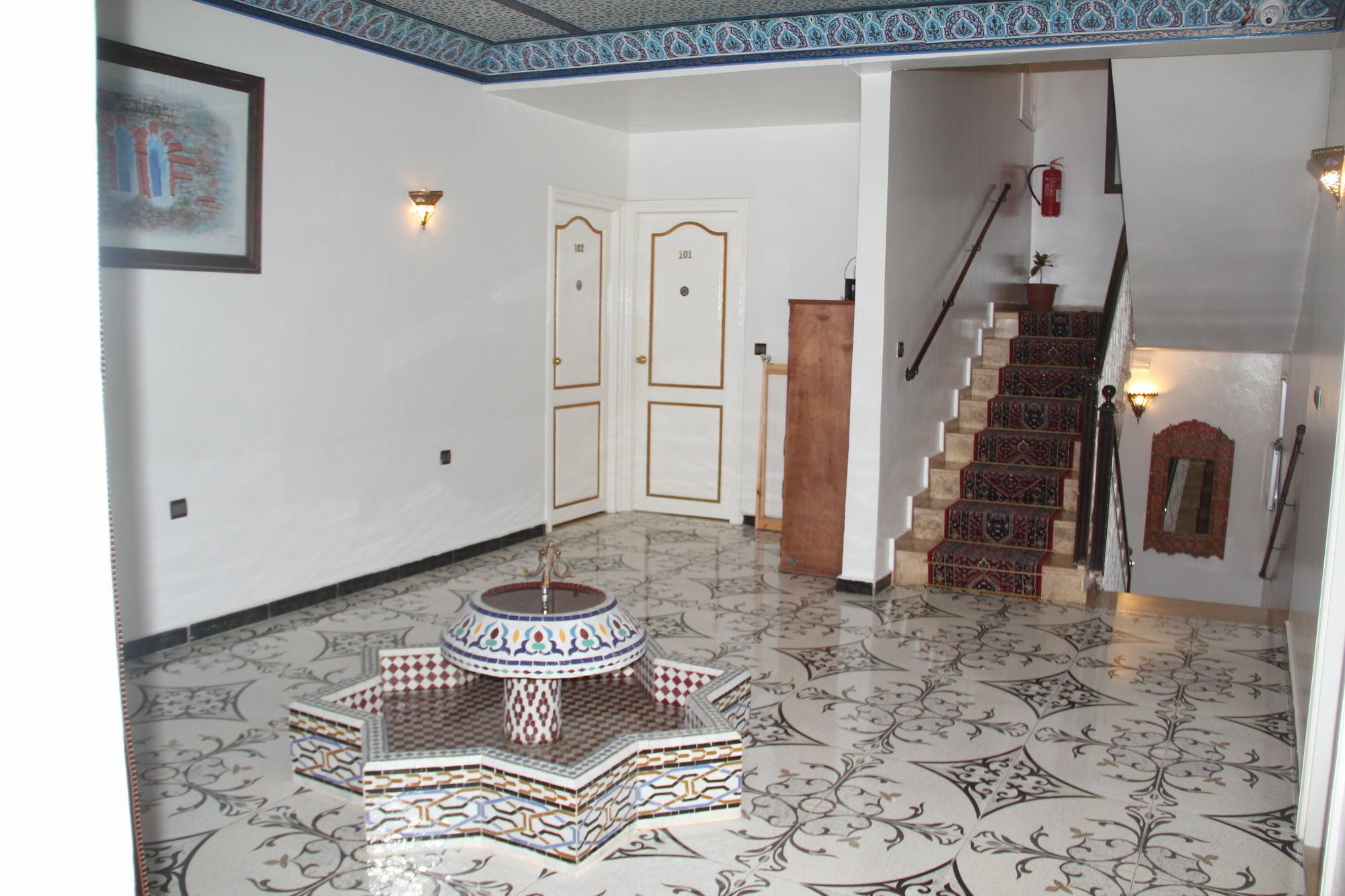 Hotel Tarek Чефчауен Екстериор снимка