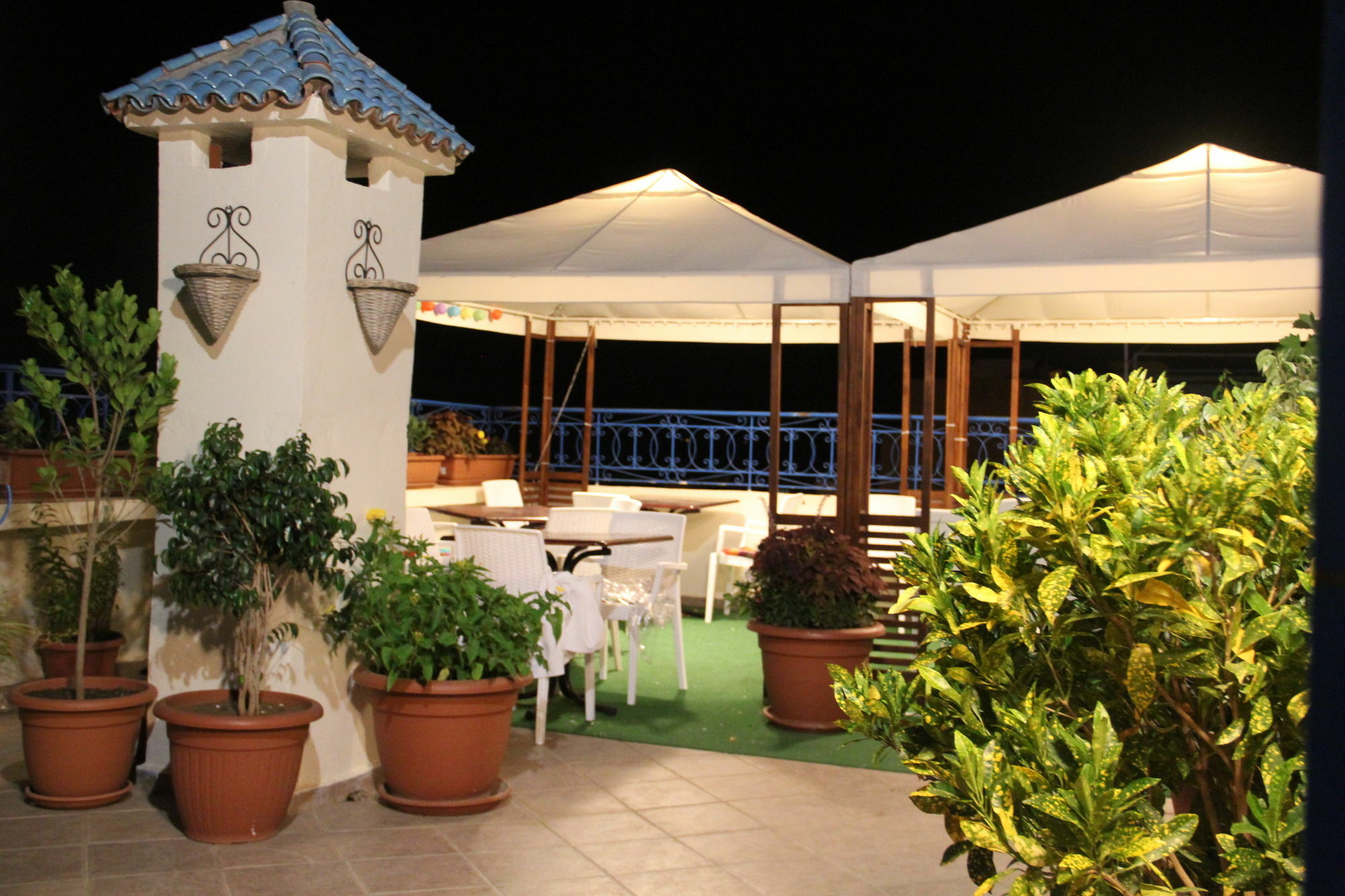 Hotel Tarek Чефчауен Екстериор снимка