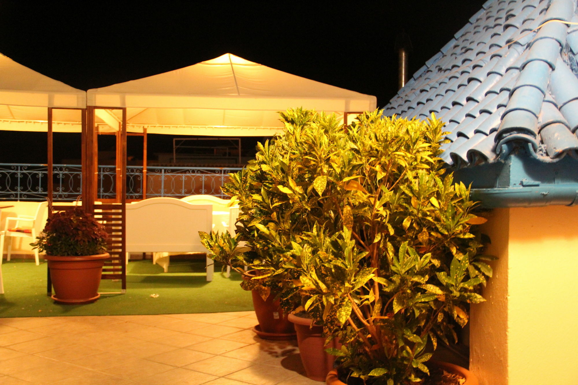 Hotel Tarek Чефчауен Екстериор снимка